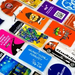 250 SZT. ZAWIESZEK ZAPACHOWYCH RÓŻNE WZORY ZAPACHY Zamów teraz